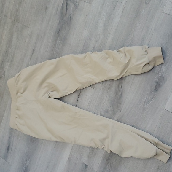 LULULEMON dance studio midrise jogger in sheer oak size 4 in great condition. - Picture 11 of 12